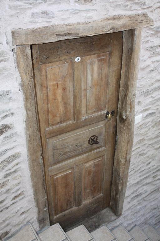 Hotel Les Tilleuls De Pareloup A Salles-Curan الغرفة الصورة
